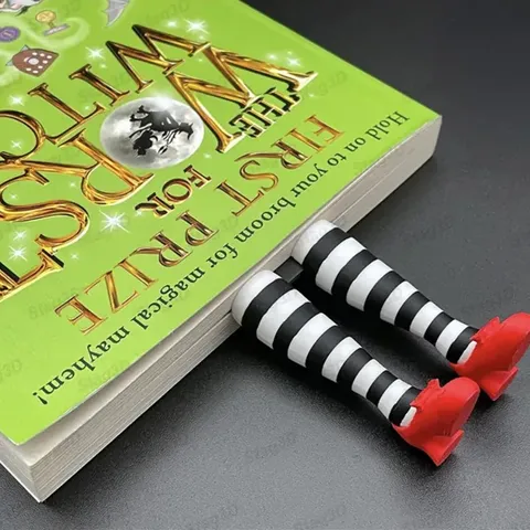 Kırmızı Ayakkabılı Kitap Ayracı